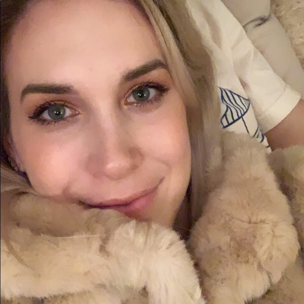 Meet your Posher, Crystal